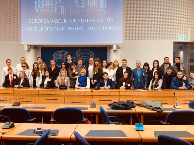 The Faculty of Law organized a tour to Strasbourg, where students (35) and professors will attend the European Court of Human Rights