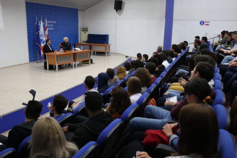 სტივენ პემბერტონის საჯარო ლექცია თემაზე: „ინტერნეტის ეფექტი“